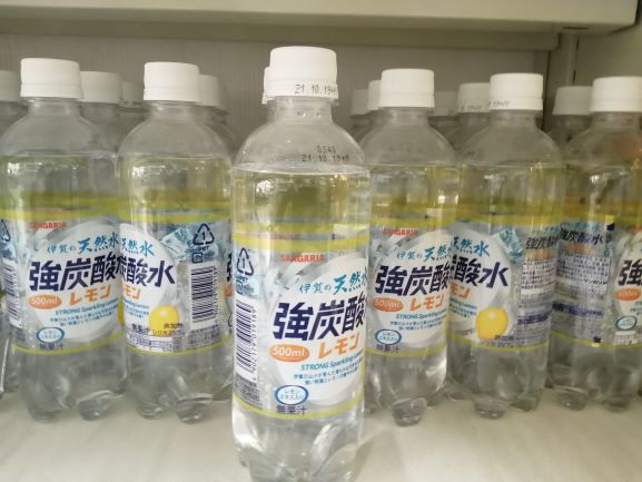 伊賀の天然水強炭酸水レモン500ml（サンガリア）